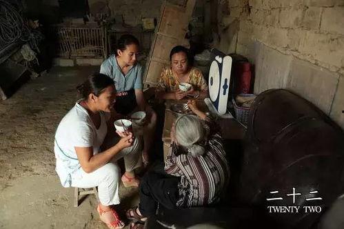 娱乐吃瓜酱老人淋雨